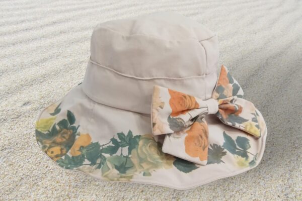 Cappellino con fiocco stampa floreale Coveri Collection