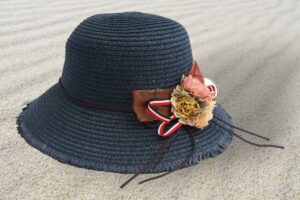 Cappello con falda e fiore COVERI COLLECTION