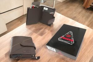 Portacarte in pelle e acciaio con clip automatica You Young Coveri