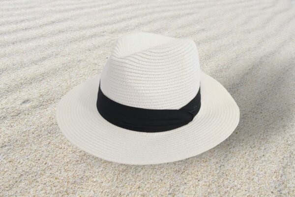 Cappello con falda MOOD