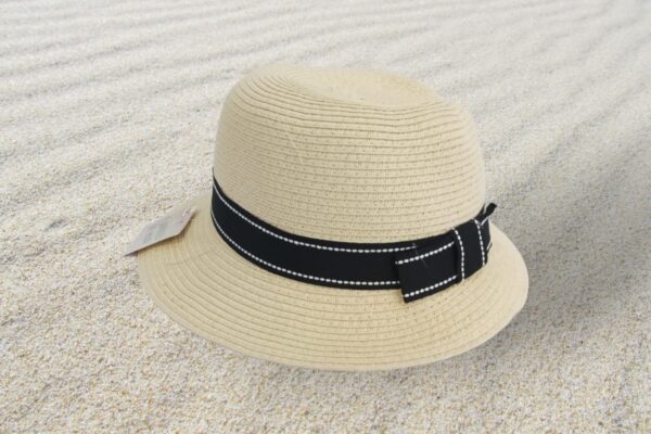 Cappello con falda MOOD